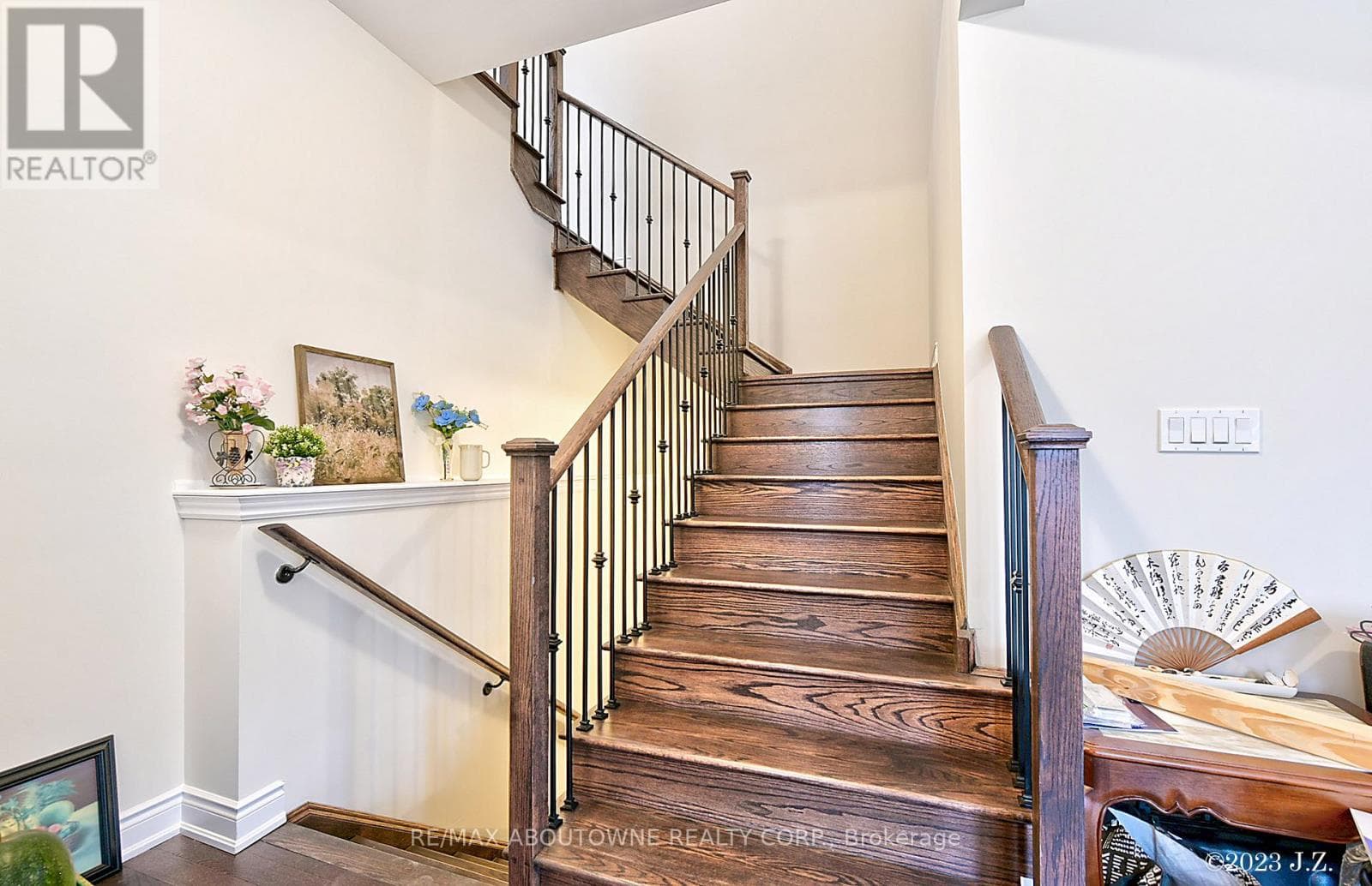 Single Family at UNIT 1- 1197 Stag Hollow, Oakville (GA Glen Abbey), Ontario - Photo 6 - RE/MAX Garden City Realty