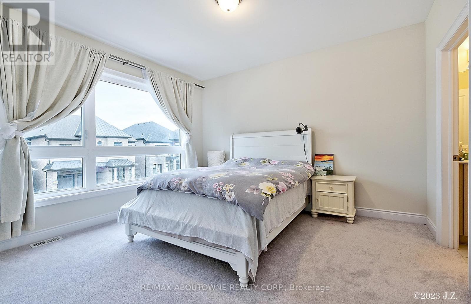 Single Family at UNIT 1- 1197 Stag Hollow, Oakville (GA Glen Abbey), Ontario - Photo 2 - RE/MAX Garden City Realty