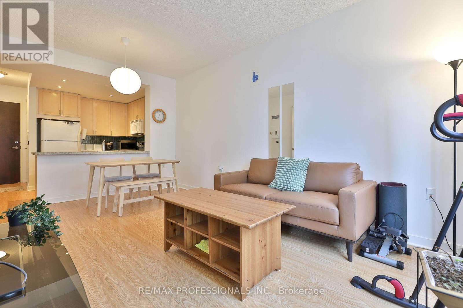 1608- 85 Bloor Street