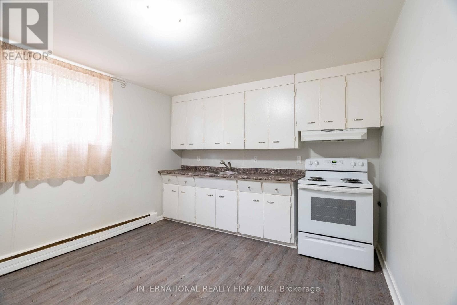 Multi-family at 75 King Edward Avenue, London South (South A), Ontario - Photo 5 - RE/MAX Garden City Realty