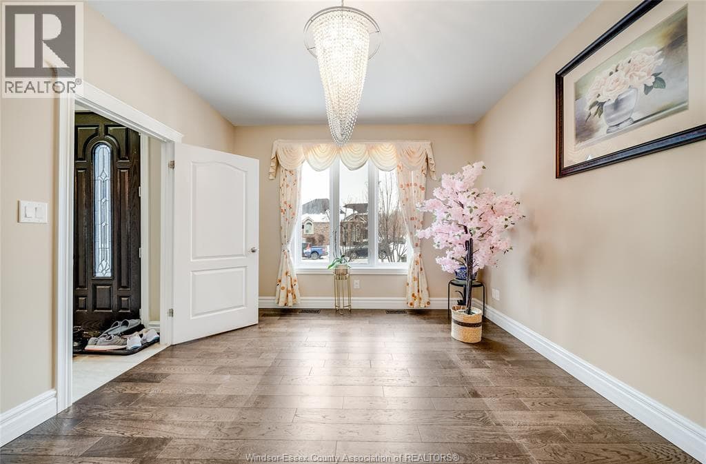 Single Family at 2280 DANDURAND, Windsor, Ontario - Photo 5 - RE/MAX Garden City Realty
