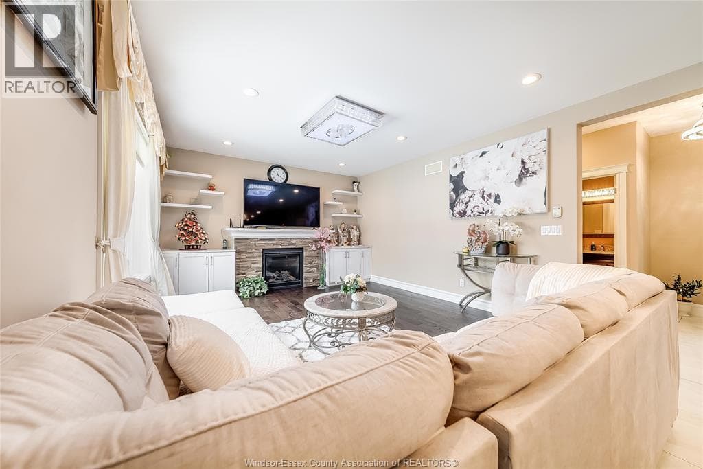 Single Family at 2280 DANDURAND, Windsor, Ontario - Photo 8 - RE/MAX Garden City Realty