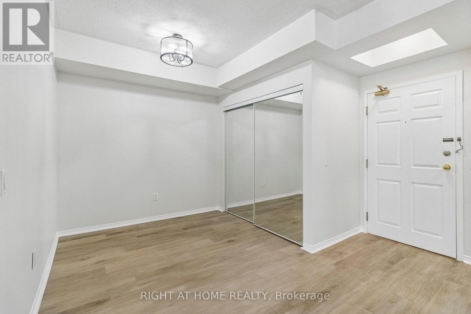 Single Family at 106- 7398 Yonge Street, Vaughan (Crestwood-Springfarm-Yorkhill), Ontario - Photo 3 - RE/MAX Garden City Realty