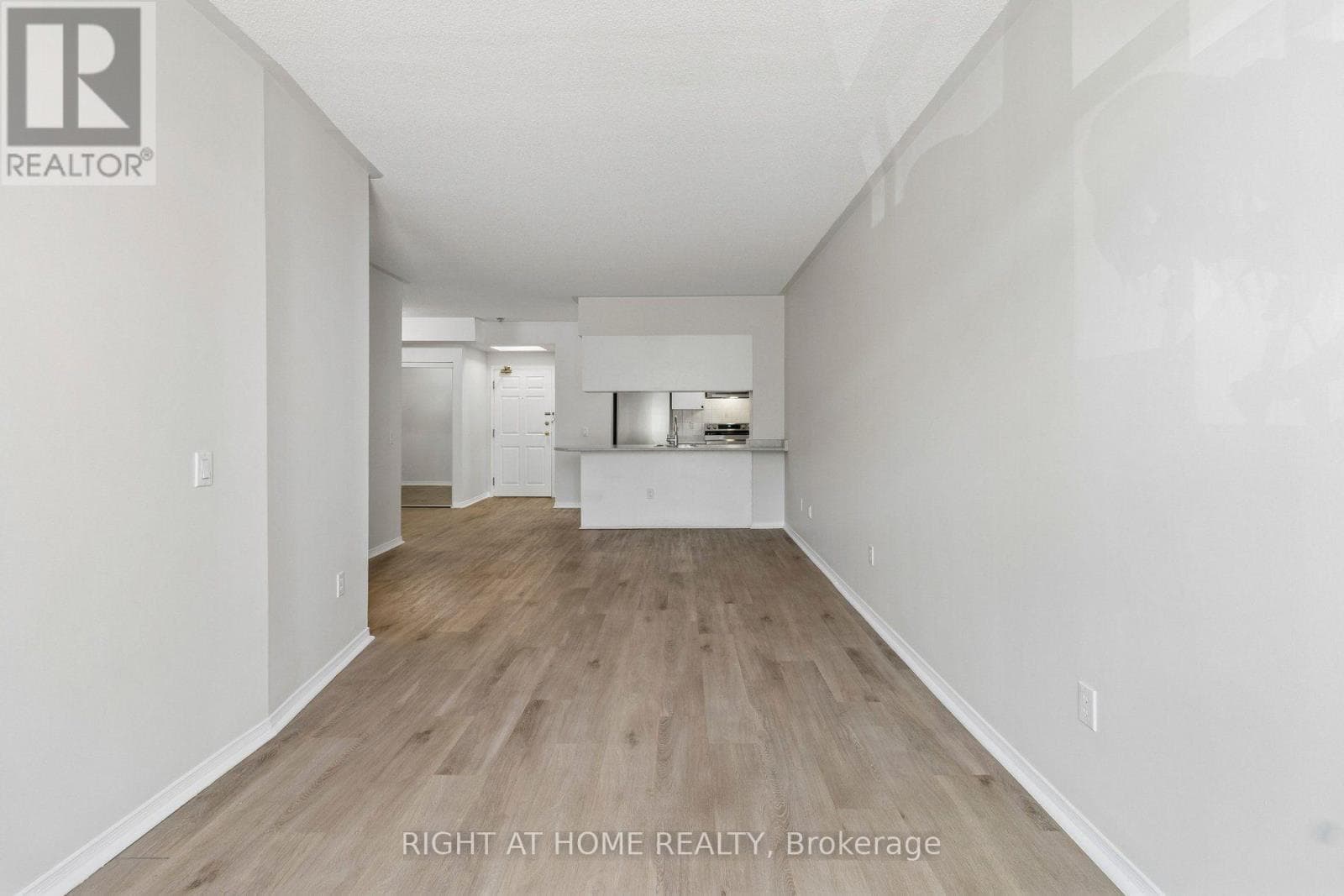Single Family at 106- 7398 Yonge Street, Vaughan (Crestwood-Springfarm-Yorkhill), Ontario - Photo 6 - RE/MAX Garden City Realty