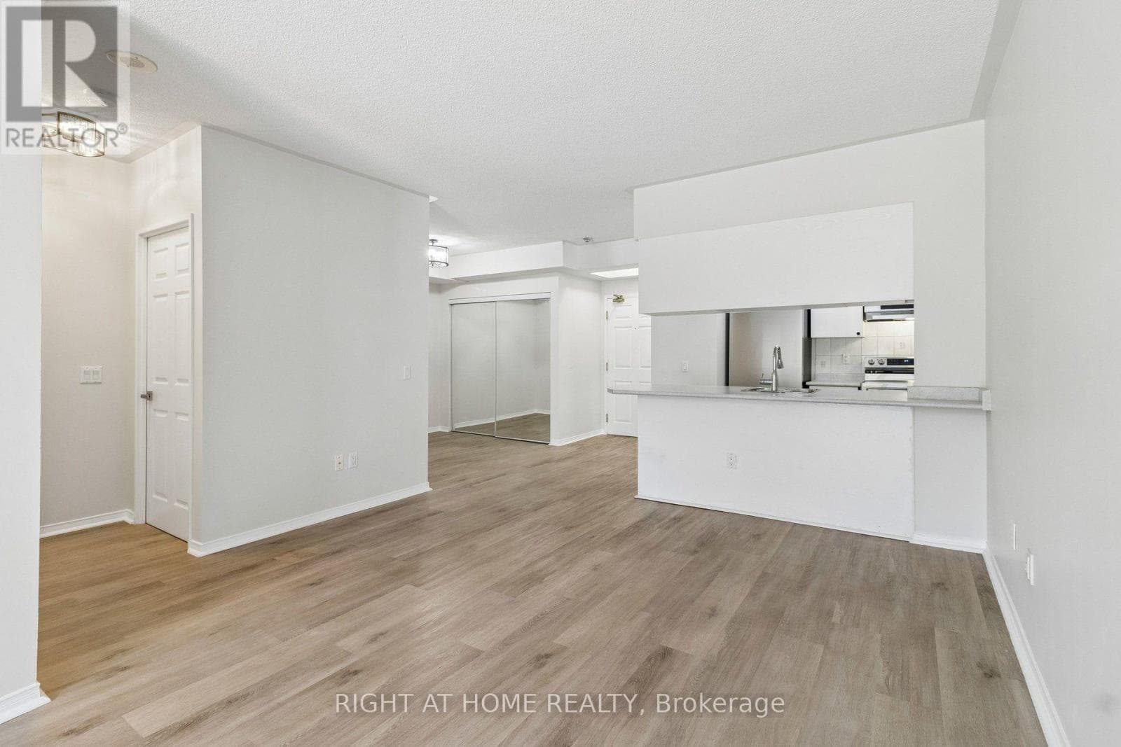 Single Family at 106- 7398 Yonge Street, Vaughan (Crestwood-Springfarm-Yorkhill), Ontario - Photo 7 - RE/MAX Garden City Realty