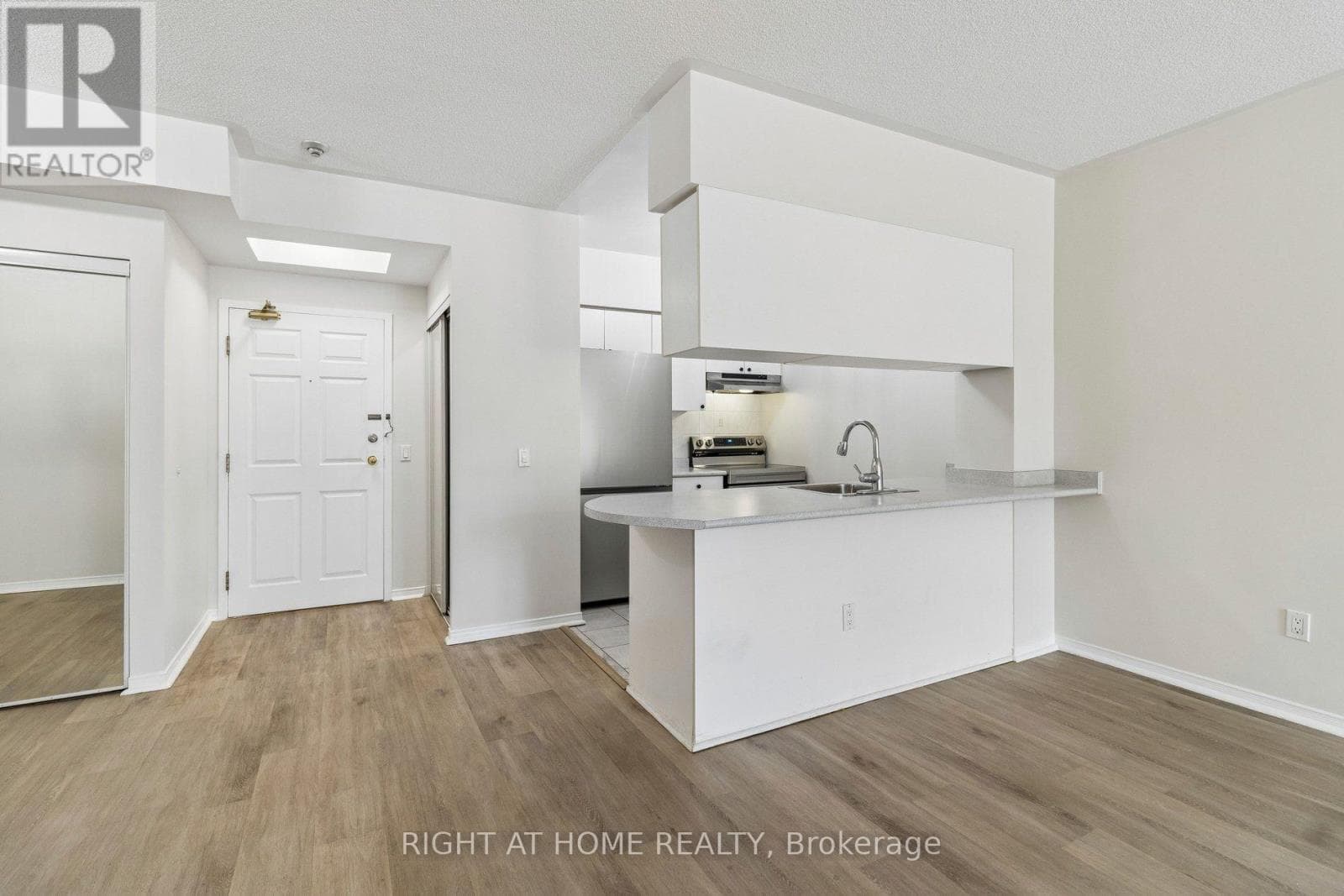 Single Family at 106- 7398 Yonge Street, Vaughan (Crestwood-Springfarm-Yorkhill), Ontario - Photo 8 - RE/MAX Garden City Realty