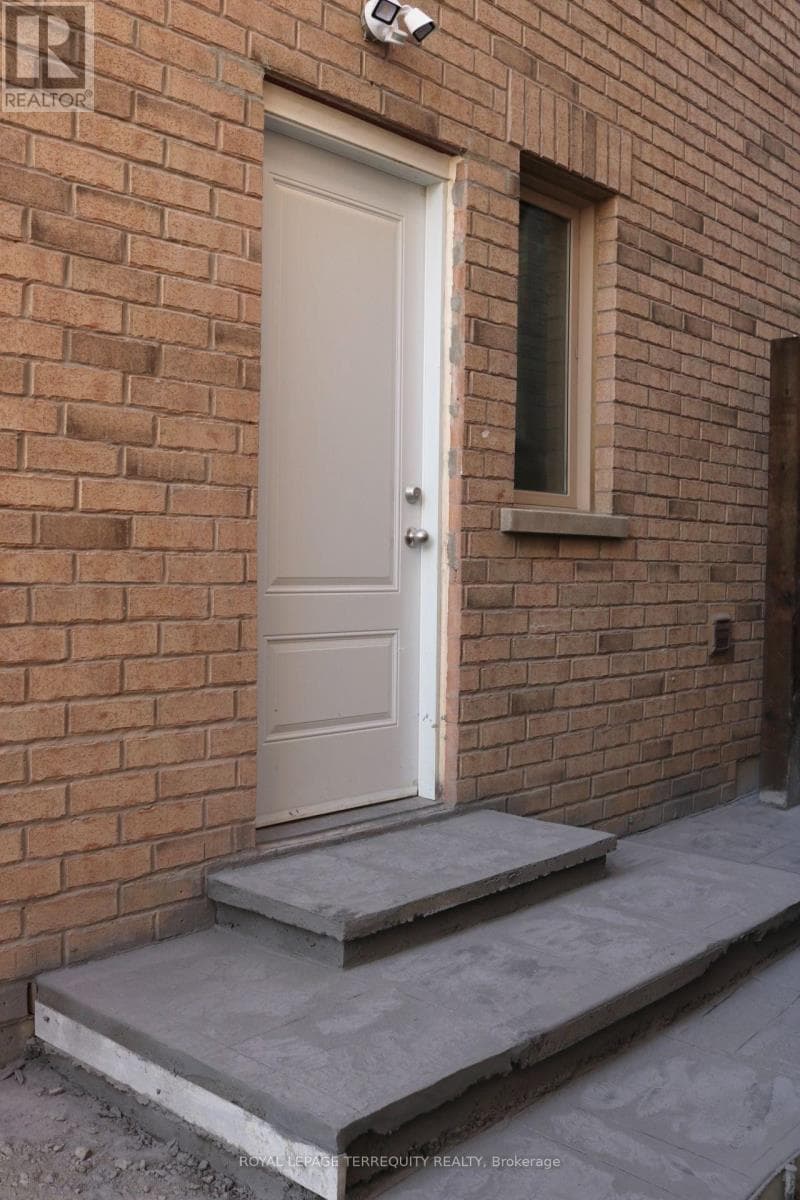 Single Family at 131 Trammel Drive, Vaughan (Vellore Village), Ontario - Photo 3 - RE/MAX Garden City Realty