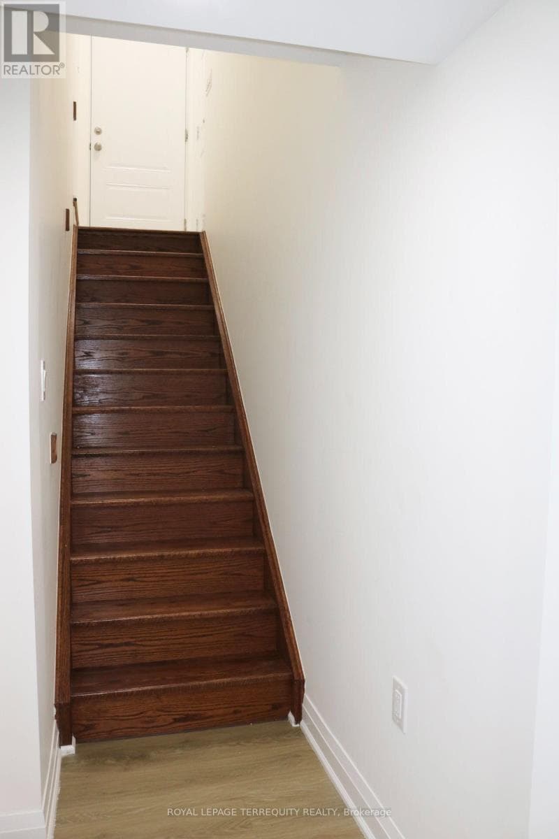 Single Family at 131 Trammel Drive, Vaughan (Vellore Village), Ontario - Photo 4 - RE/MAX Garden City Realty