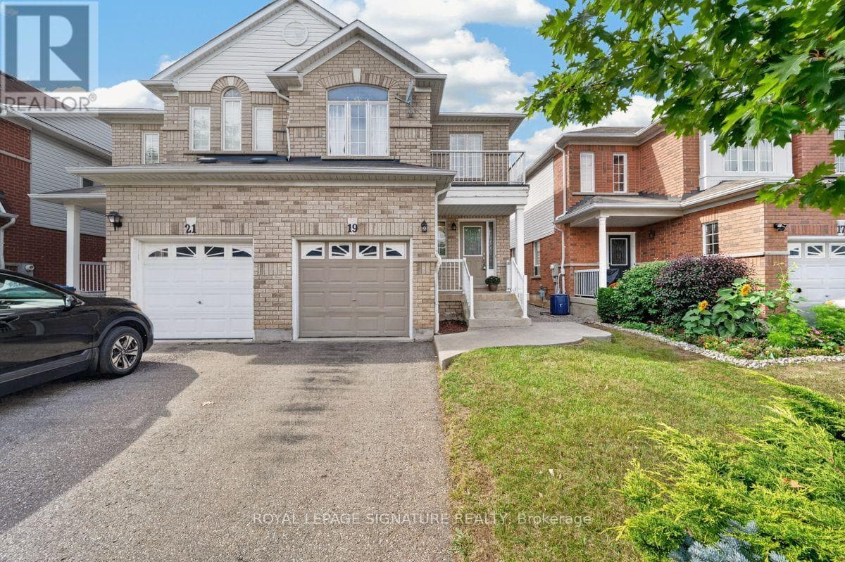 Single Family at 19 Mossgrove Crescent, Brampton (Northwest Sandalwood Parkway), Ontario - Photo 2 - RE/MAX Garden City Realty