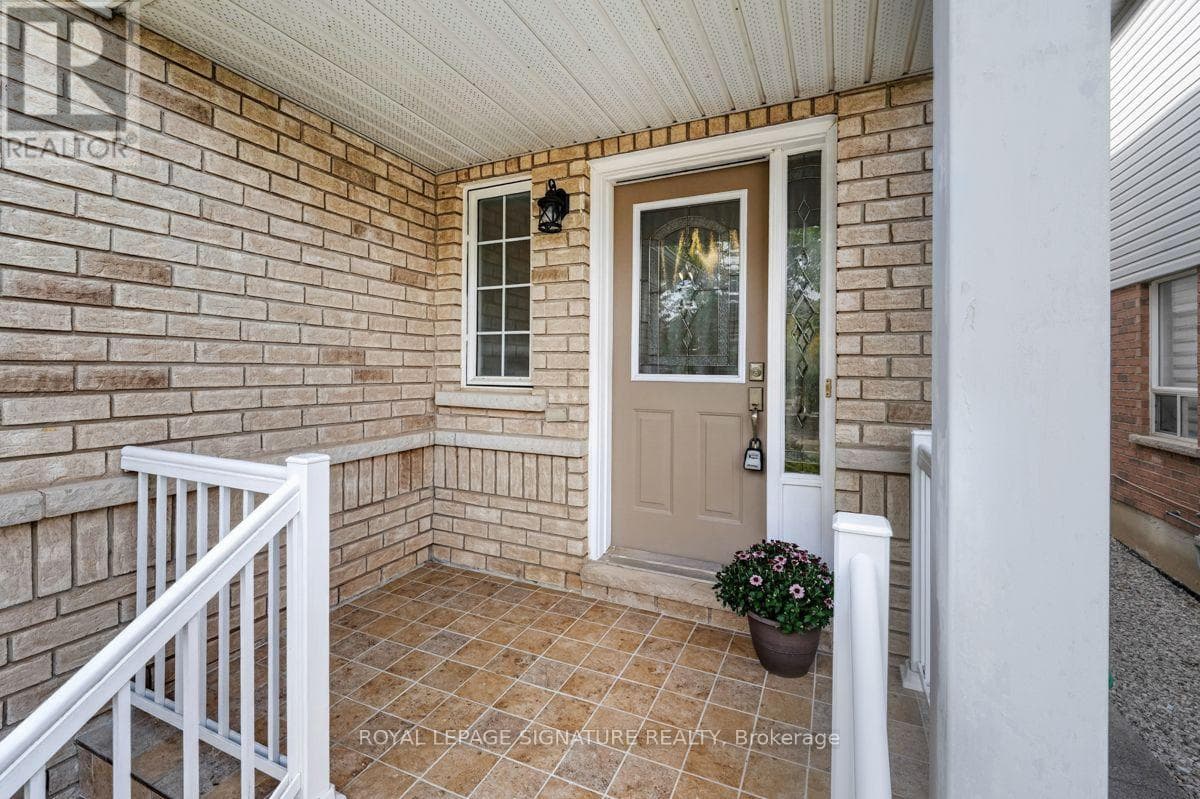Single Family at 19 Mossgrove Crescent, Brampton (Northwest Sandalwood Parkway), Ontario - Photo 3 - RE/MAX Garden City Realty