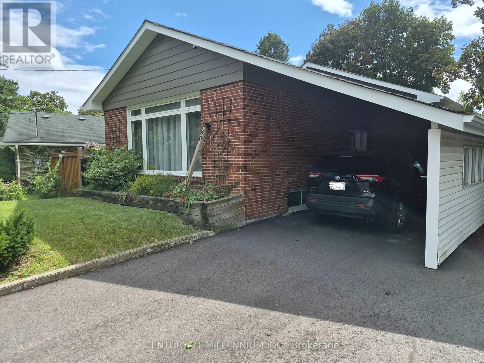 Single Family at 40 Meadowland Drive, Brampton (Brampton East), Ontario - Photo 4 - RE/MAX Garden City Realty