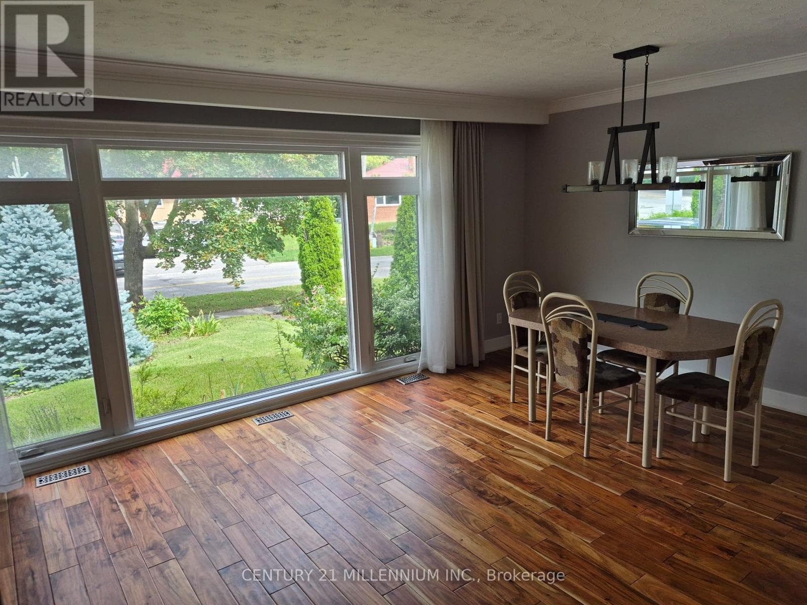 Single Family at 40 Meadowland Drive, Brampton (Brampton East), Ontario - Photo 6 - RE/MAX Garden City Realty