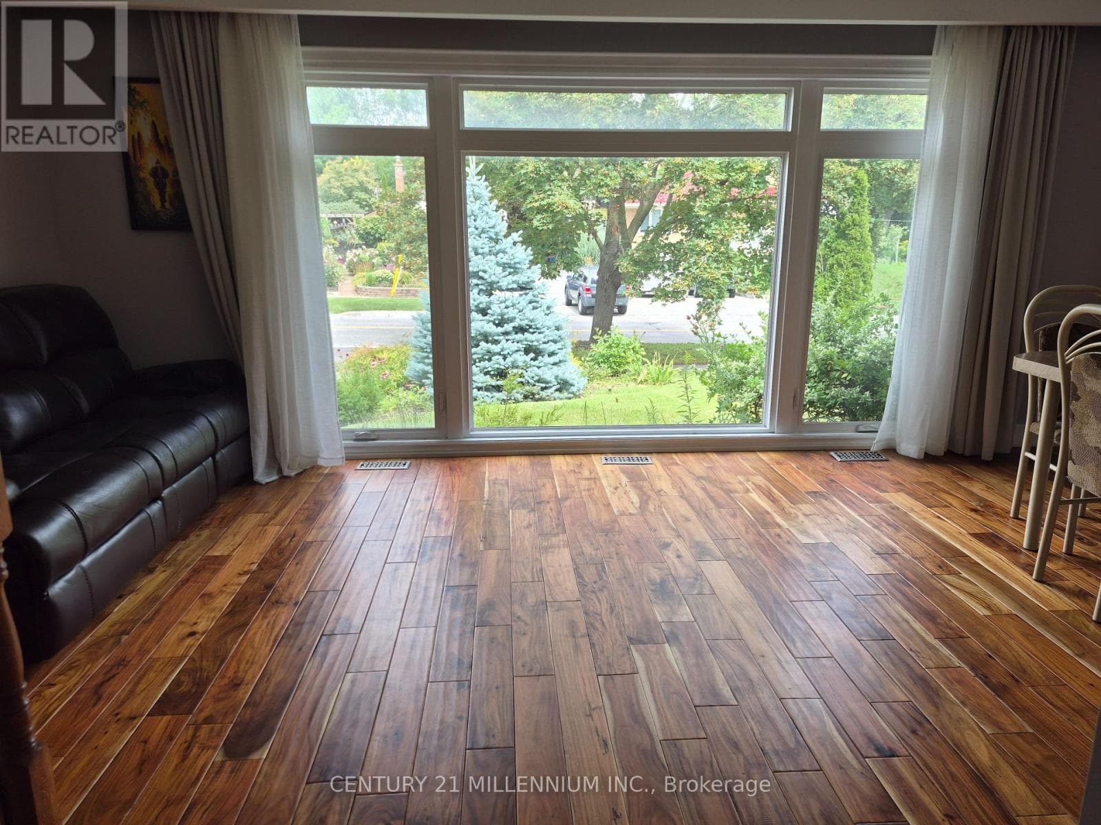 Single Family at 40 Meadowland Drive, Brampton (Brampton East), Ontario - Photo 7 - RE/MAX Garden City Realty