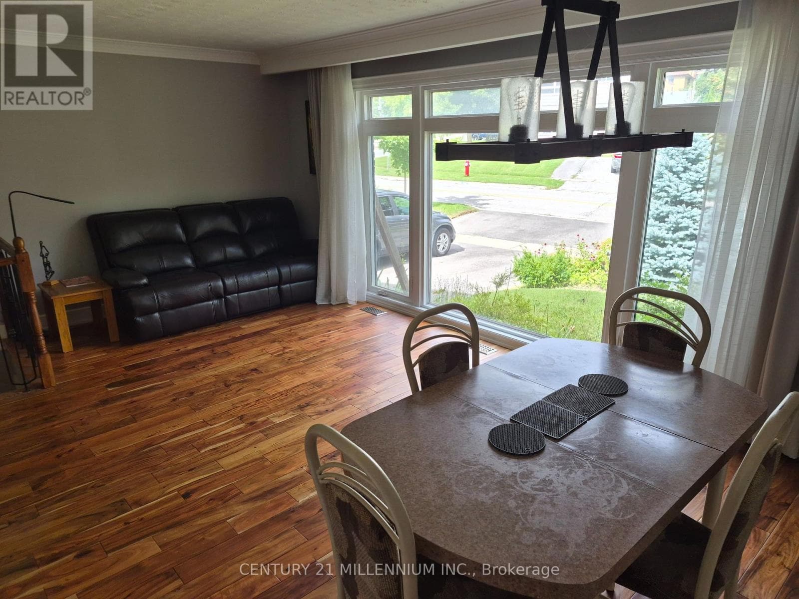 Single Family at 40 Meadowland Drive, Brampton (Brampton East), Ontario - Photo 8 - RE/MAX Garden City Realty