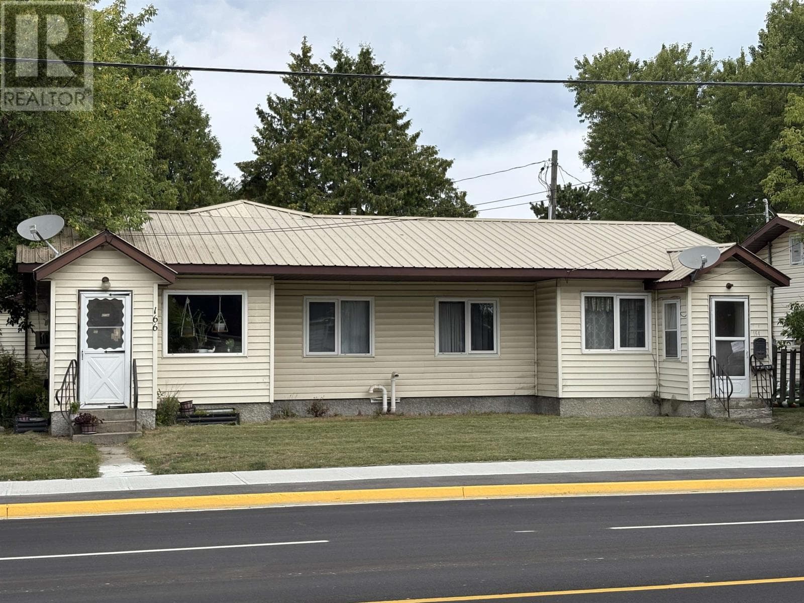 Multi-family at , Fort Frances, Ontario - Photo 2 - RE/MAX Garden City Realty