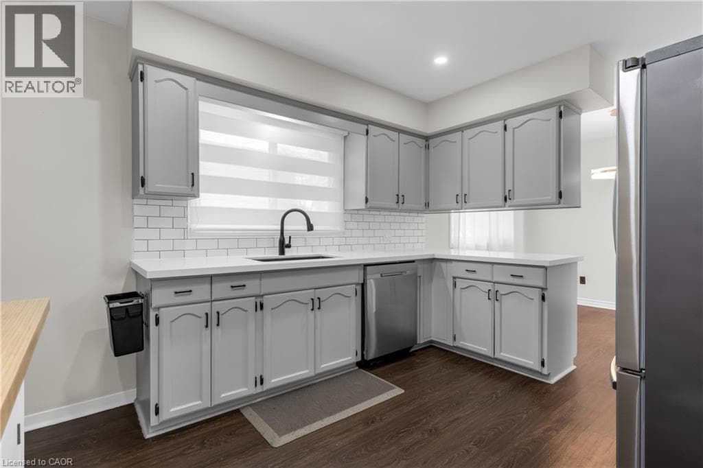 Single Family at 5 ARMOUR Drive, Welland, Ontario - Photo 10 - RE/MAX Garden City Realty