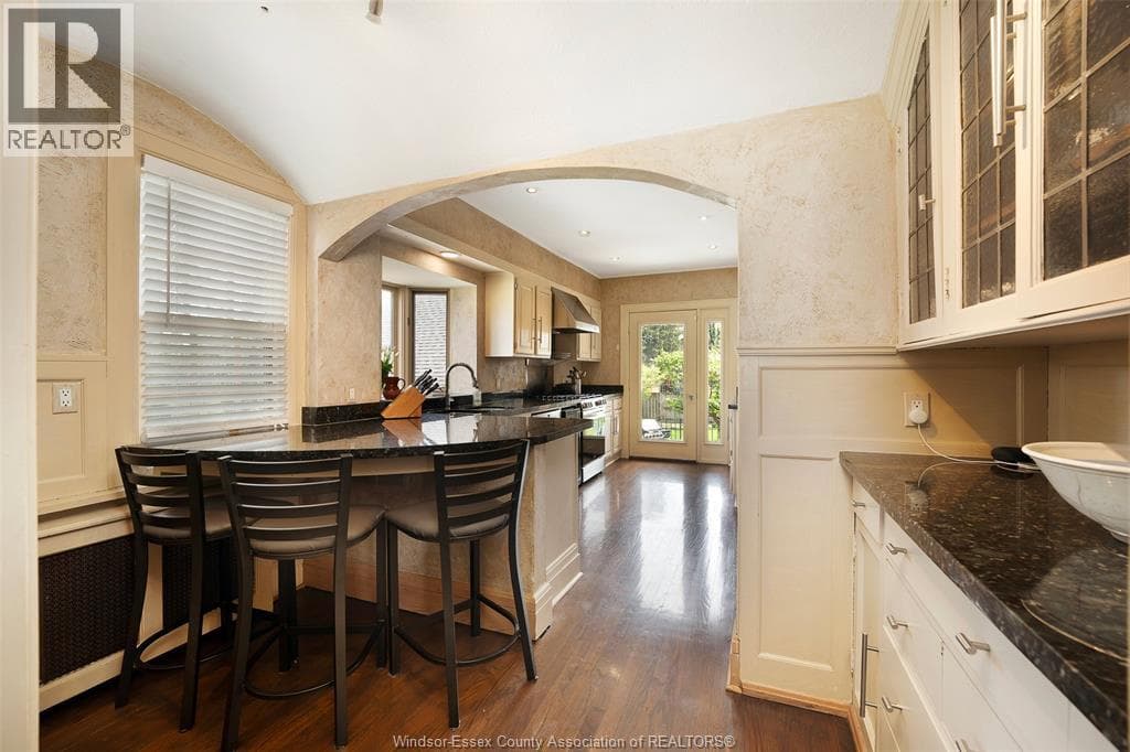 Single Family at 7505 Riverside Drive, Windsor, Ontario - Photo 9 - RE/MAX Garden City Realty