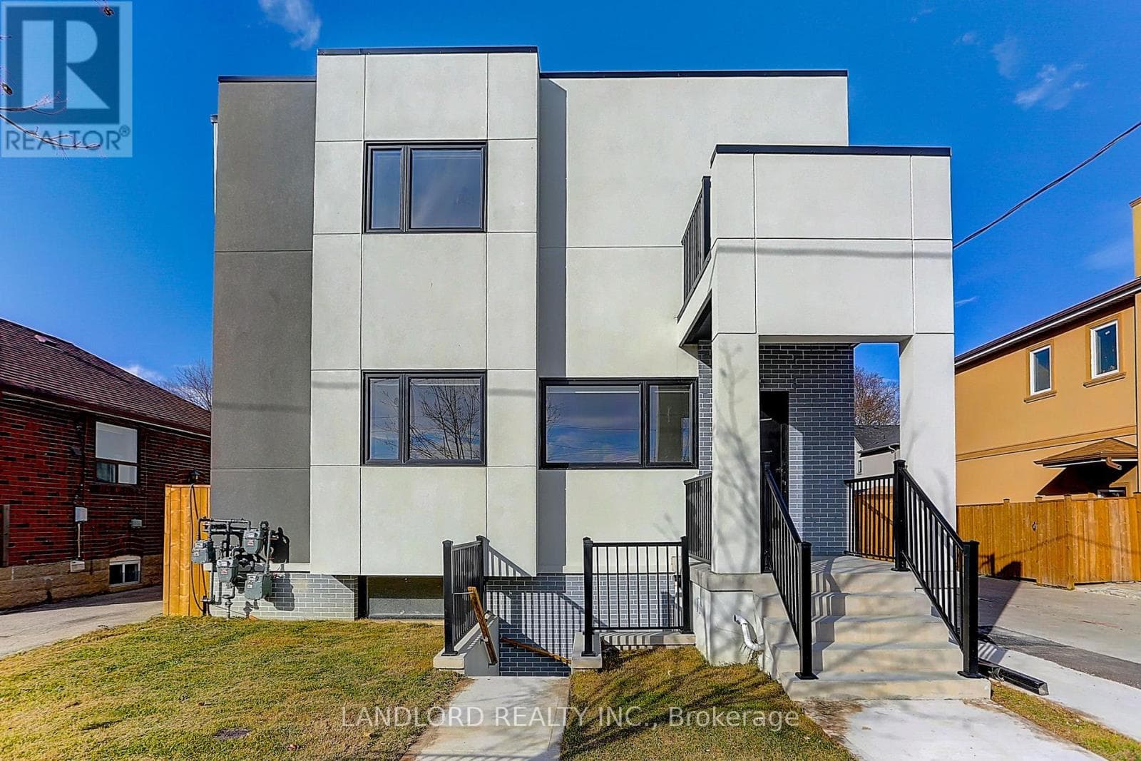 Lowr Rr- 2004 Lawrence Avenue