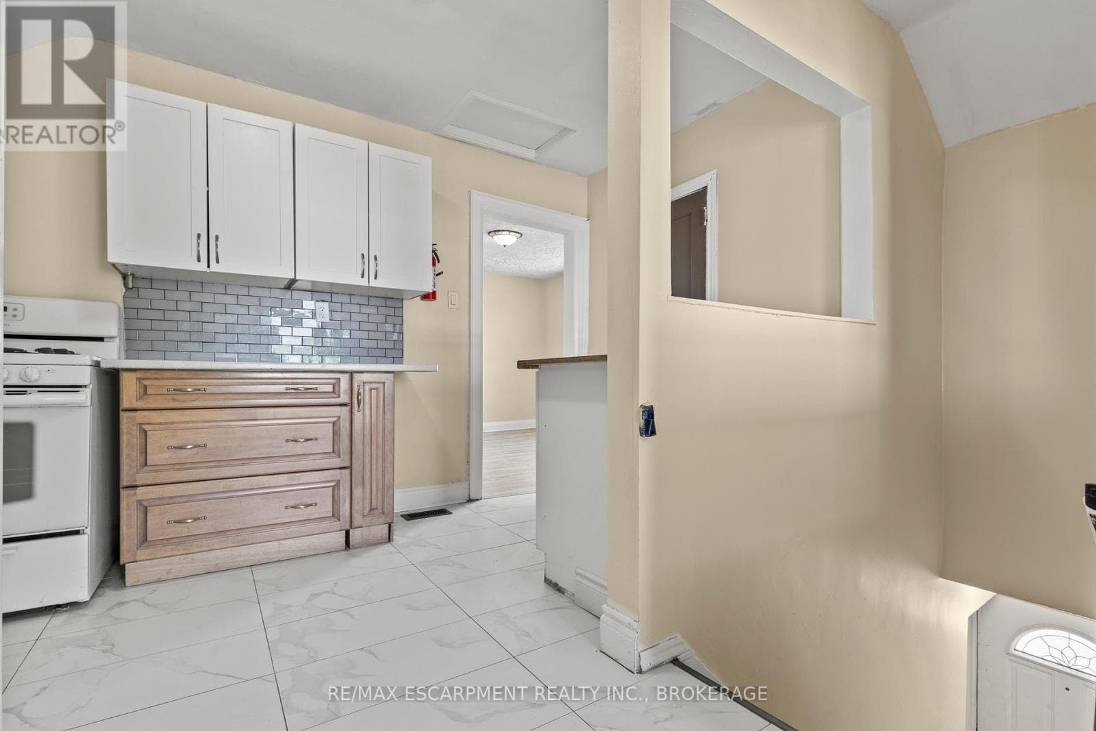 Multi-family at Upper- 1 West Street, Thorold (Thorold Downtown), Ontario - Photo 4 - RE/MAX Garden City Realty
