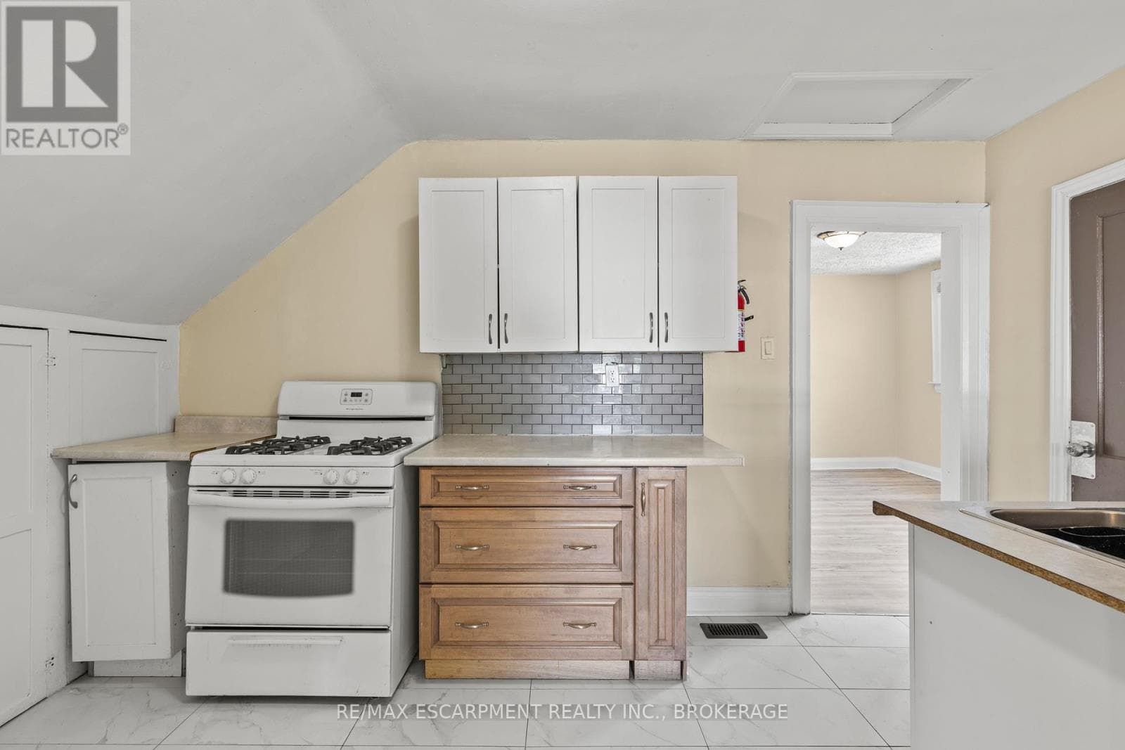Multi-family at Upper- 1 West Street, Thorold (Thorold Downtown), Ontario - Photo 7 - RE/MAX Garden City Realty