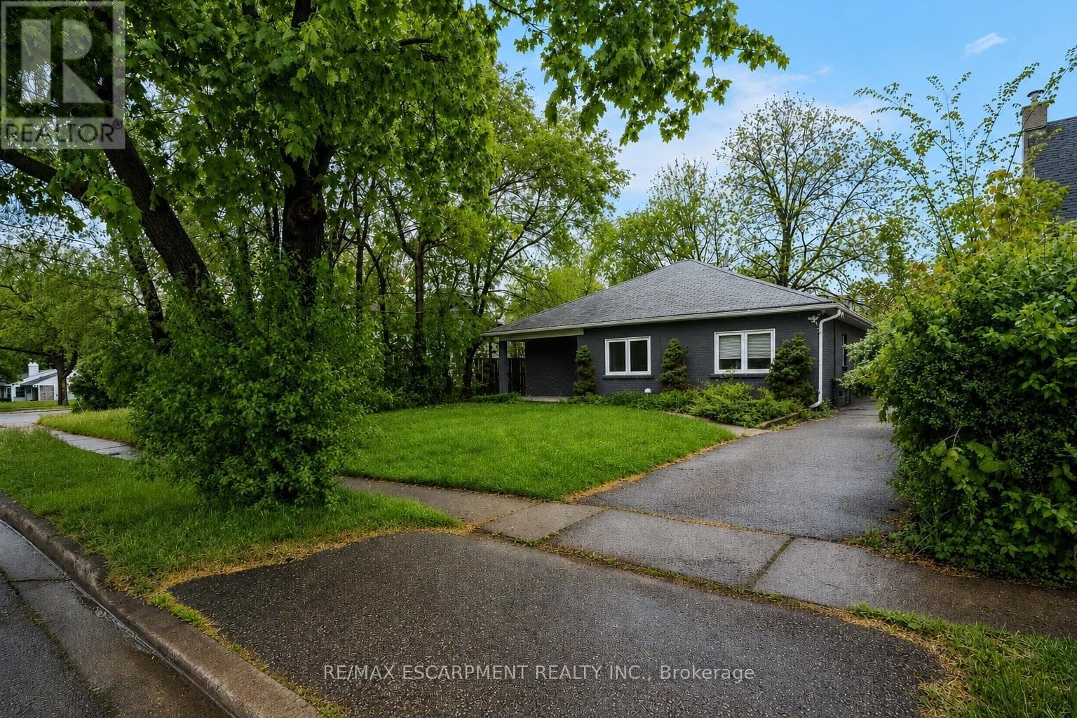 16 Woodward Avenue