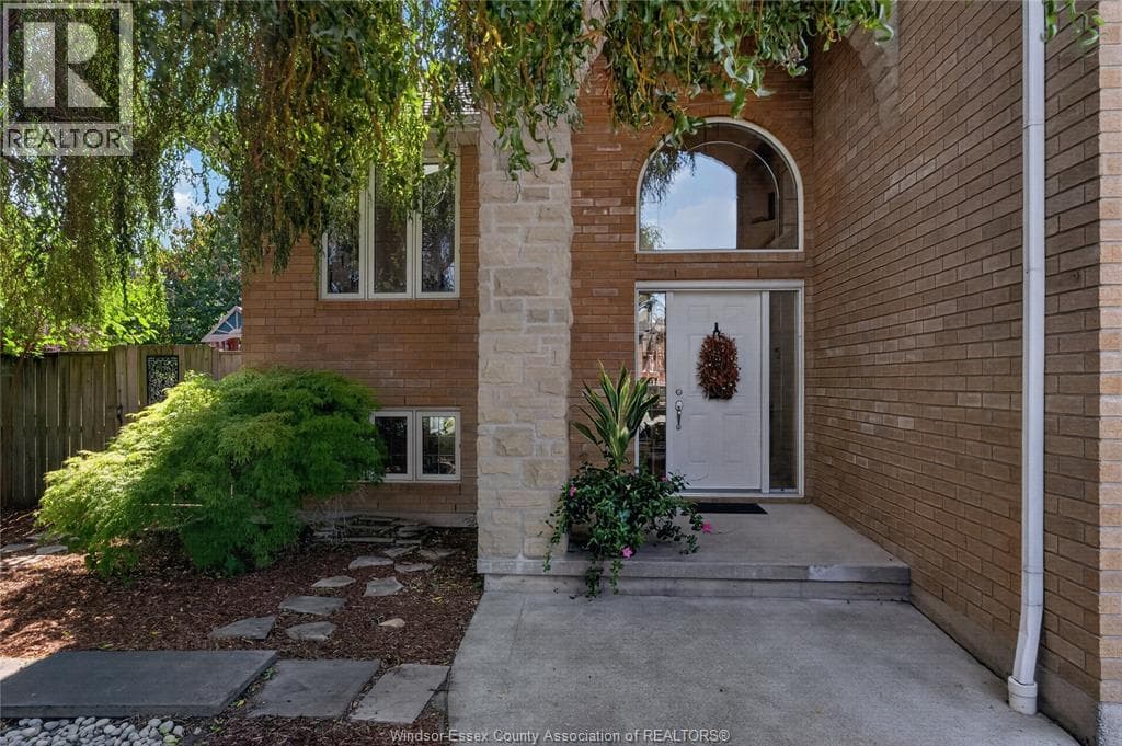 Single Family at 3162 Leisure Crescent, Windsor, Ontario - Photo 2 - RE/MAX Garden City Realty