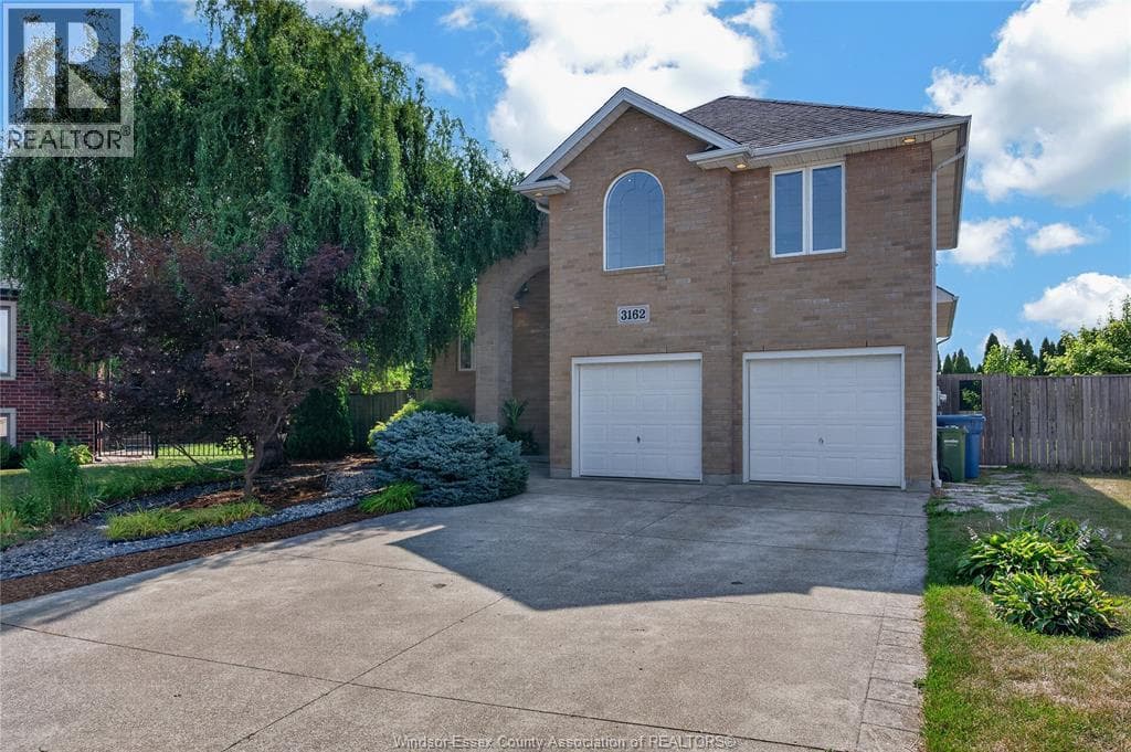 Single Family at 3162 Leisure Crescent, Windsor, Ontario - Photo 3 - RE/MAX Garden City Realty