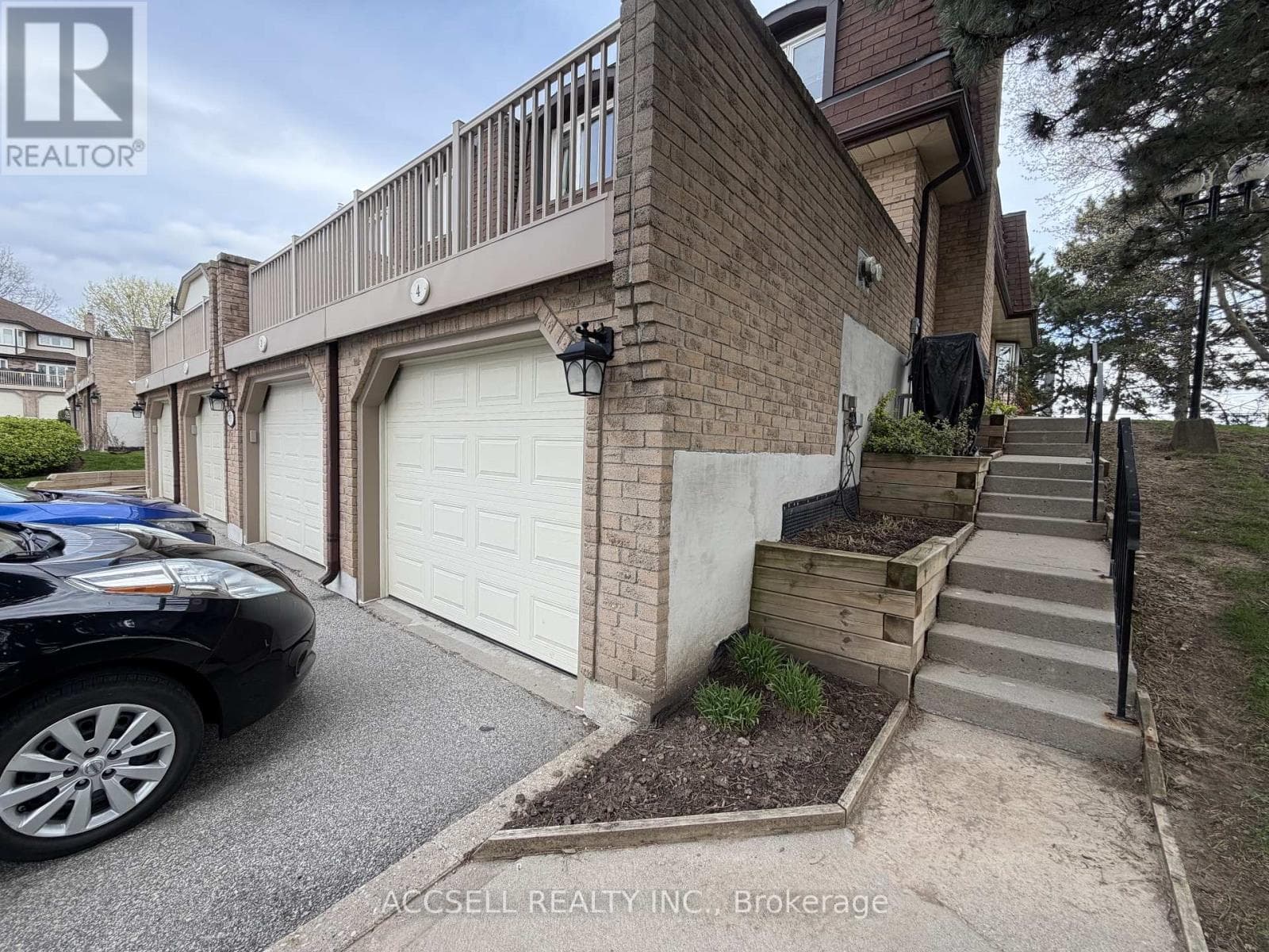 4- 1510 Upper Middle Road