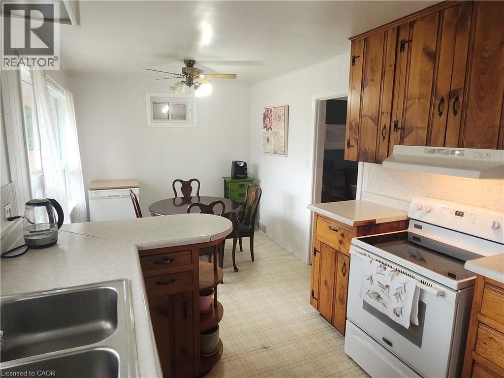 Single Family at 6142 SCOTT Street, Niagara Falls, Ontario - Photo 8 - RE/MAX Garden City Realty