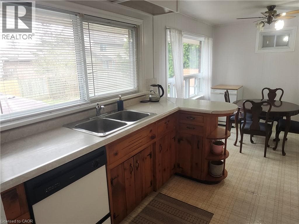 Single Family at 6142 SCOTT Street, Niagara Falls, Ontario - Photo 9 - RE/MAX Garden City Realty