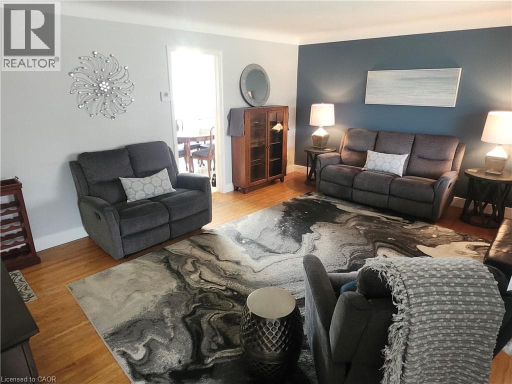 Single Family at 6142 SCOTT Street, Niagara Falls, Ontario - Photo 5 - RE/MAX Garden City Realty