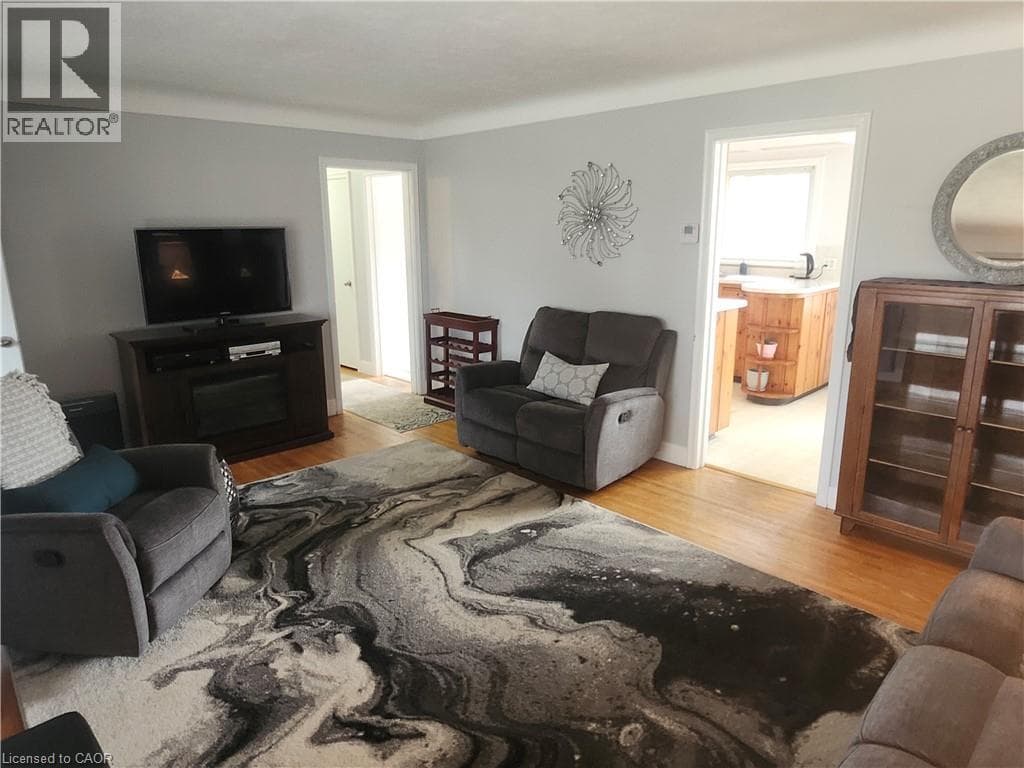 Single Family at 6142 SCOTT Street, Niagara Falls, Ontario - Photo 6 - RE/MAX Garden City Realty