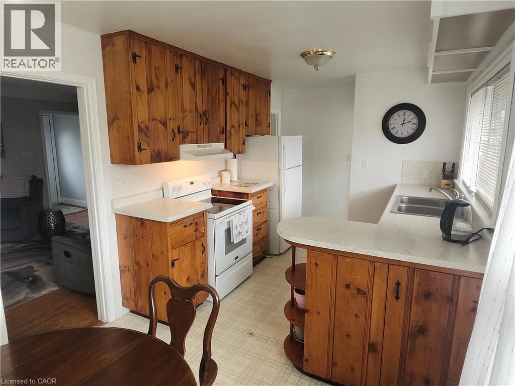 Single Family at 6142 SCOTT Street, Niagara Falls, Ontario - Photo 10 - RE/MAX Garden City Realty