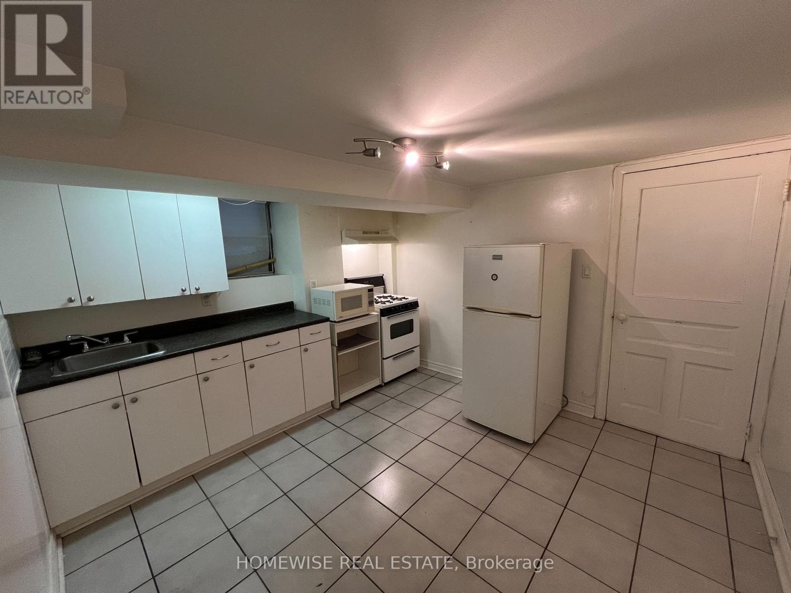Single Family at Lower- 261 Ossington Avenue, Toronto (Trinity-Bellwoods), Ontario - Photo 5 - RE/MAX Garden City Realty