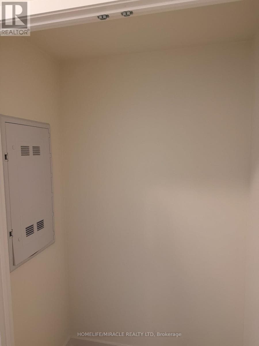 Single Family at 903- 2825 Jane Street, Toronto (Glenfield-Jane Heights), Ontario - Photo 4 - RE/MAX Garden City Realty