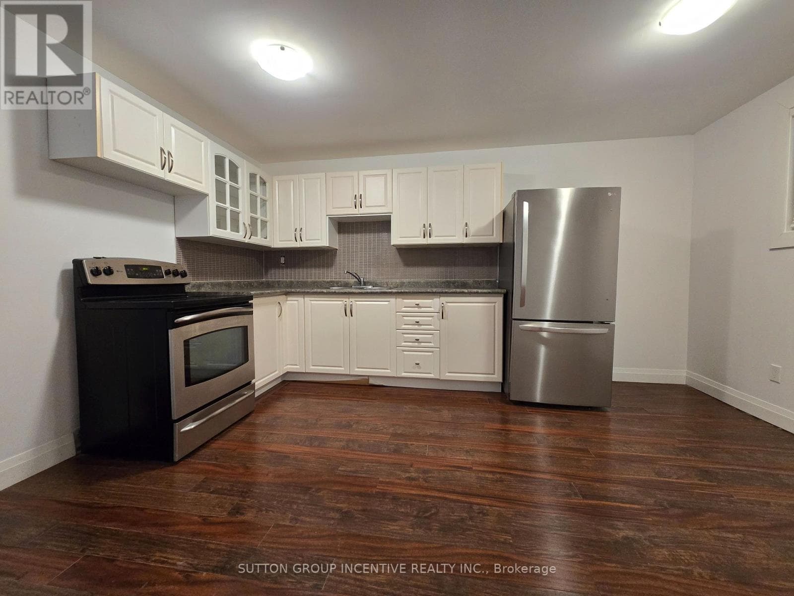 Single Family at Lower- 211 Cliff Road, Barrie (South Shore), Ontario - Photo 10 - RE/MAX Garden City Realty
