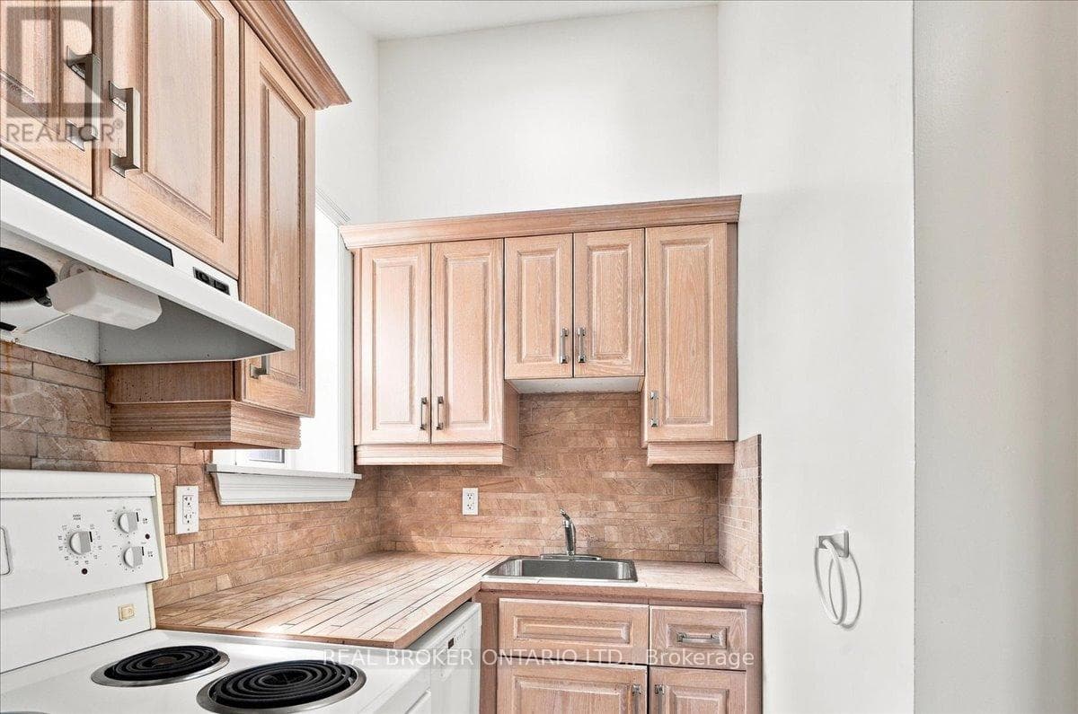 Multi-family at 3- 12 Foxbar Road, Toronto (Yonge-St. Clair), Ontario - Photo 10 - RE/MAX Garden City Realty