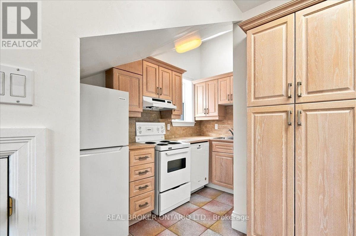 Multi-family at 3- 12 Foxbar Road, Toronto (Yonge-St. Clair), Ontario - Photo 9 - RE/MAX Garden City Realty