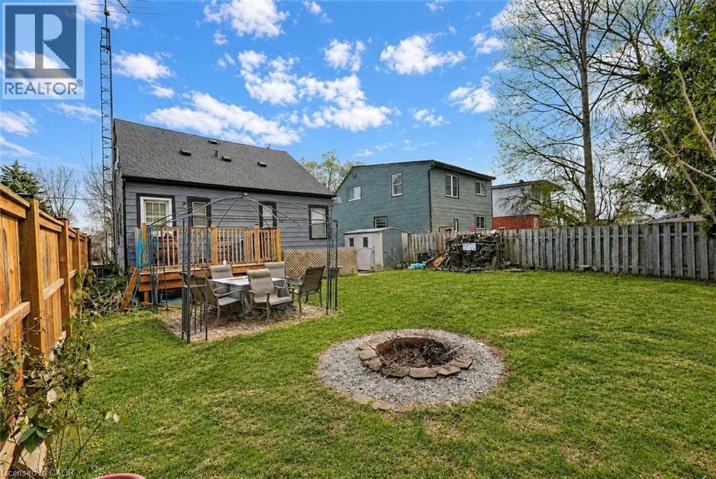 Single Family at 85 GRASS Avenue, St. Catharines, Ontario - Photo 2 - RE/MAX Garden City Realty