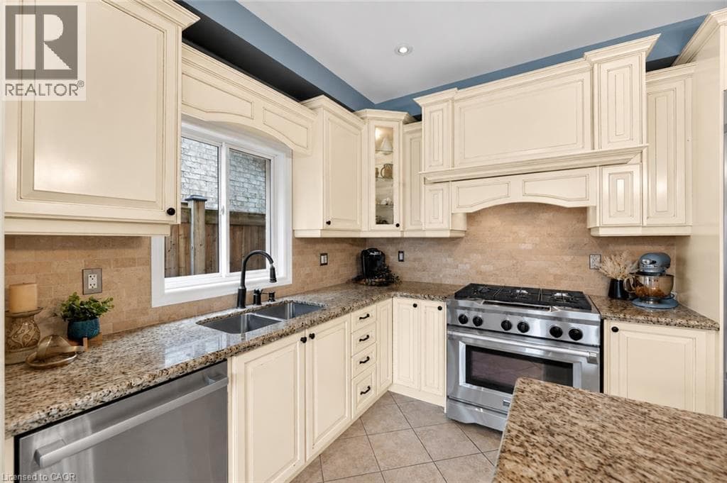 Single Family at 58 PEACH TREE Lane, Grimsby, Ontario - Photo 9 - RE/MAX Garden City Realty