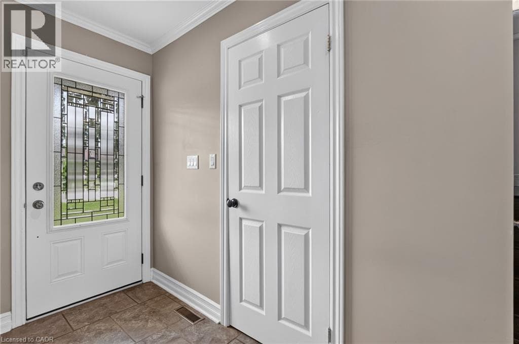 Single Family at 978 FERNDALE Avenue, Fort Erie, Ontario - Photo 7 - RE/MAX Garden City Realty