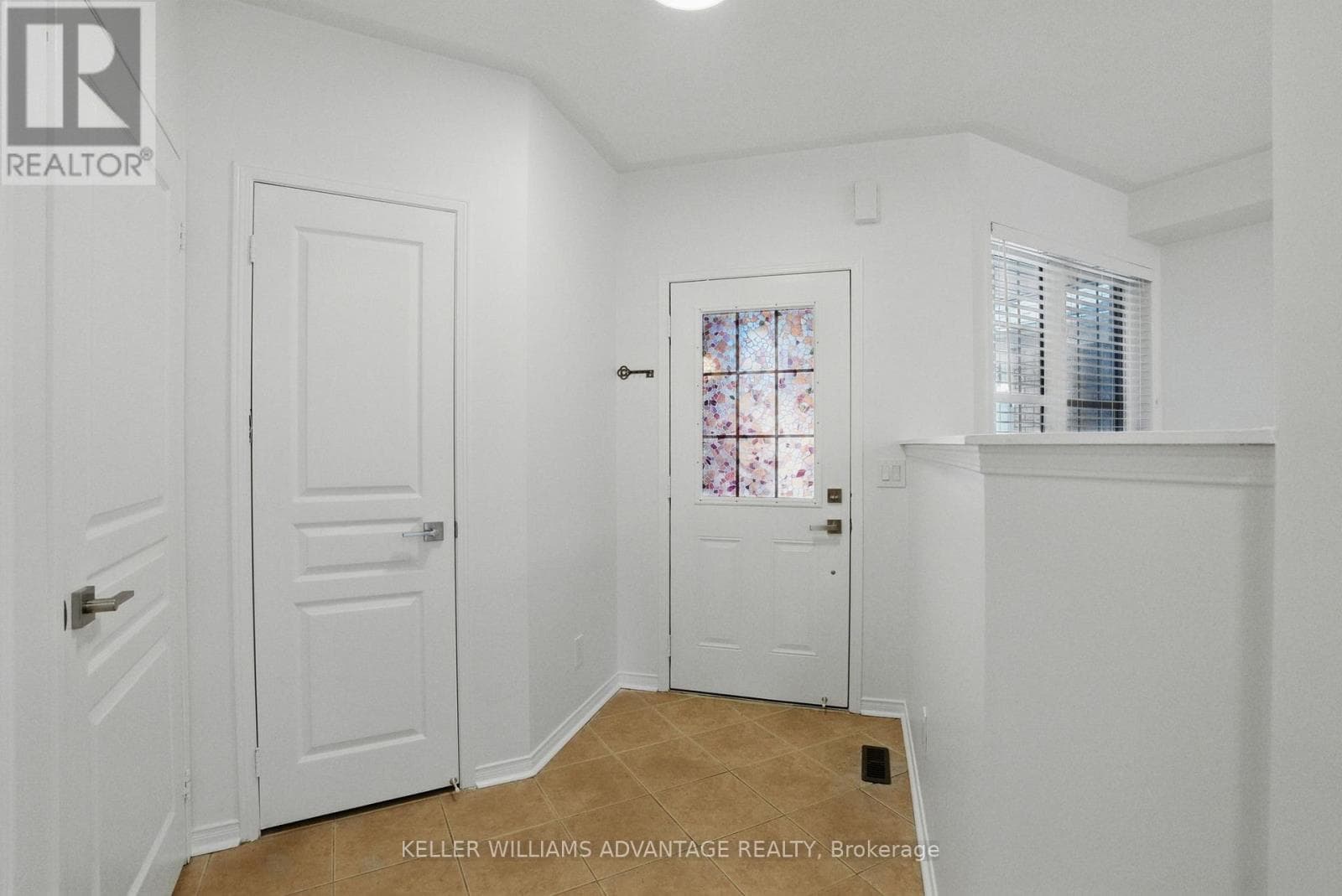 Single Family at 23 Kressman Court, Whitby (Williamsburg), Ontario - Photo 4 - RE/MAX Garden City Realty