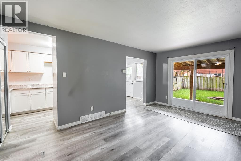 Single Family at 441 CARDIFF Place, Sarnia, Ontario - Photo 6 - RE/MAX Garden City Realty