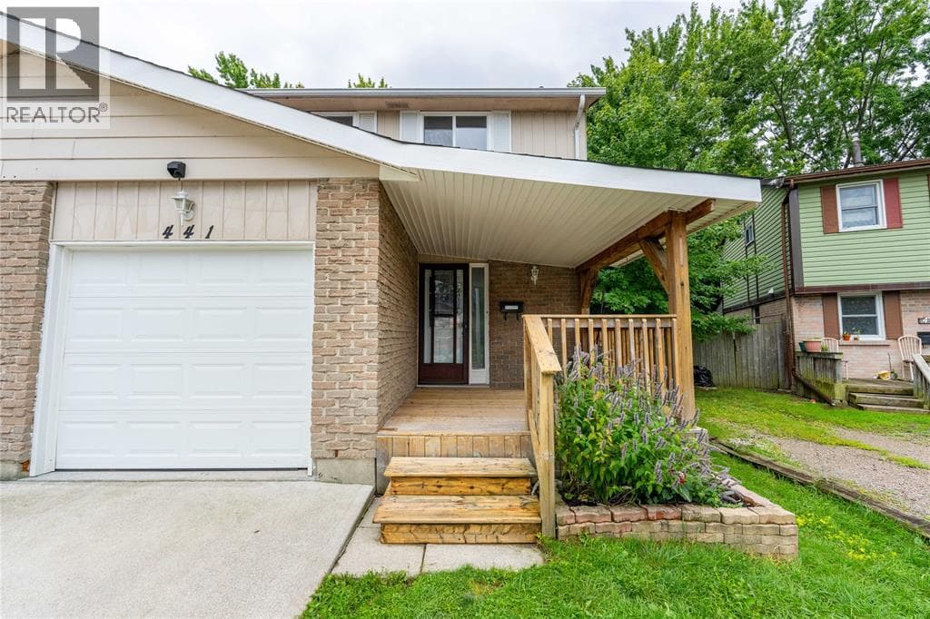 Single Family at 441 CARDIFF Place, Sarnia, Ontario - Photo 4 - RE/MAX Garden City Realty
