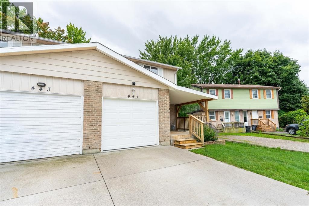 Single Family at 441 CARDIFF Place, Sarnia, Ontario - Photo 3 - RE/MAX Garden City Realty