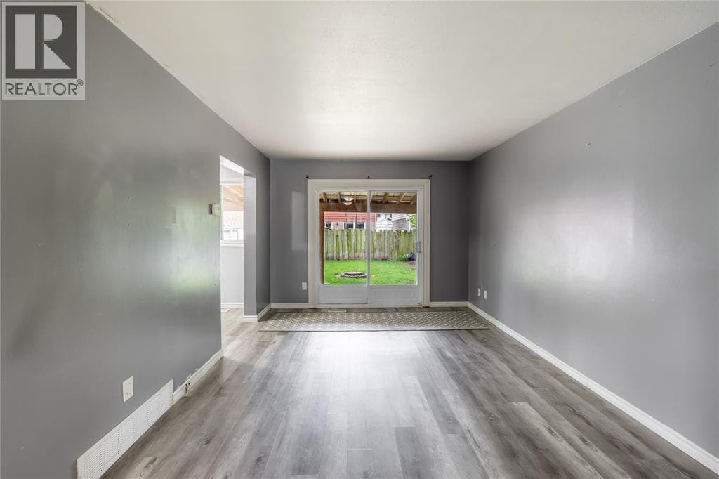 Single Family at 441 CARDIFF Place, Sarnia, Ontario - Photo 5 - RE/MAX Garden City Realty