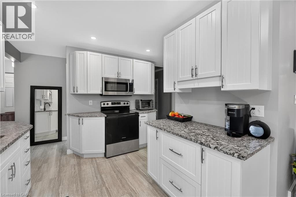 Single Family at 124 WOLVERTON Road, Grimsby, Ontario - Photo 9 - RE/MAX Garden City Realty