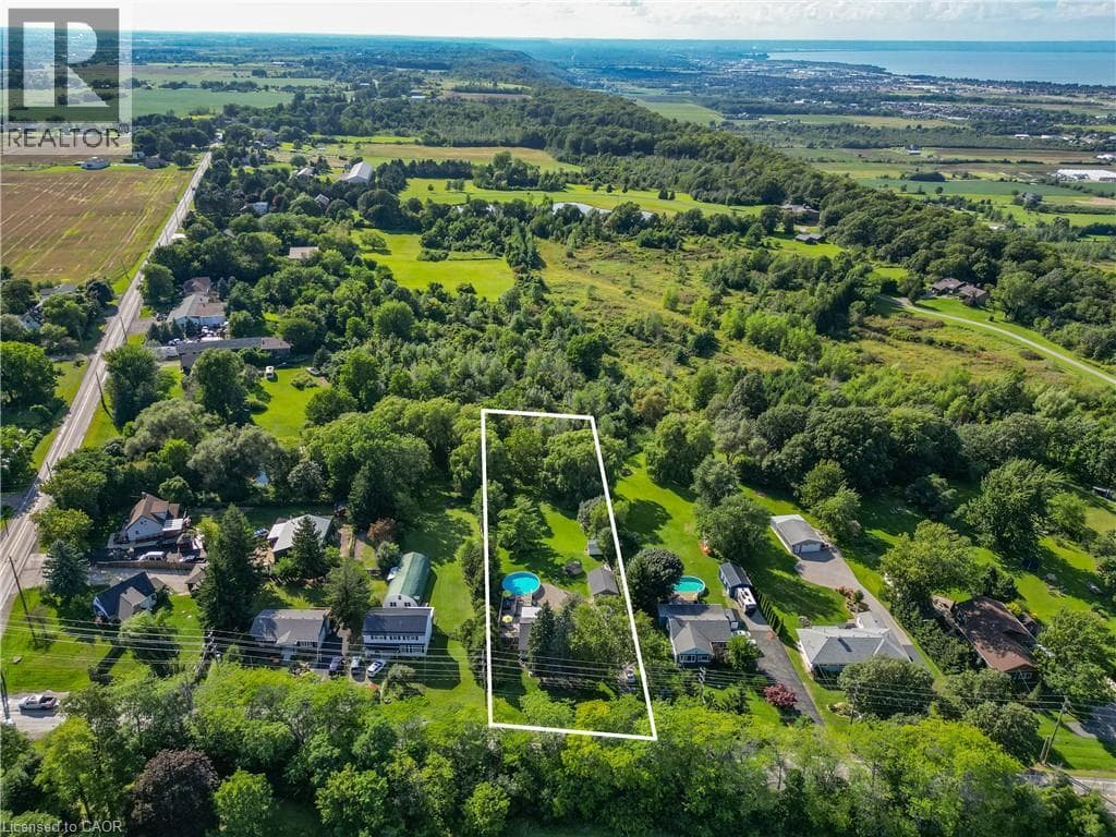 Single Family at 124 WOLVERTON Road, Grimsby, Ontario - Photo 2 - RE/MAX Garden City Realty