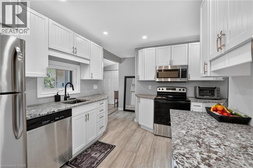 Single Family at 124 WOLVERTON Road, Grimsby, Ontario - Photo 8 - RE/MAX Garden City Realty