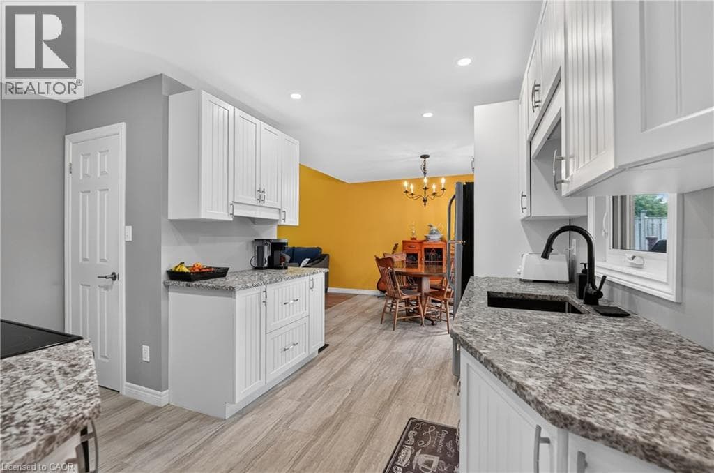 Single Family at 124 WOLVERTON Road, Grimsby, Ontario - Photo 5 - RE/MAX Garden City Realty